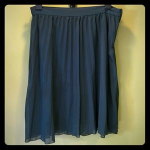 Emerald Hunter Green Crepe Pleated Midi Skirt